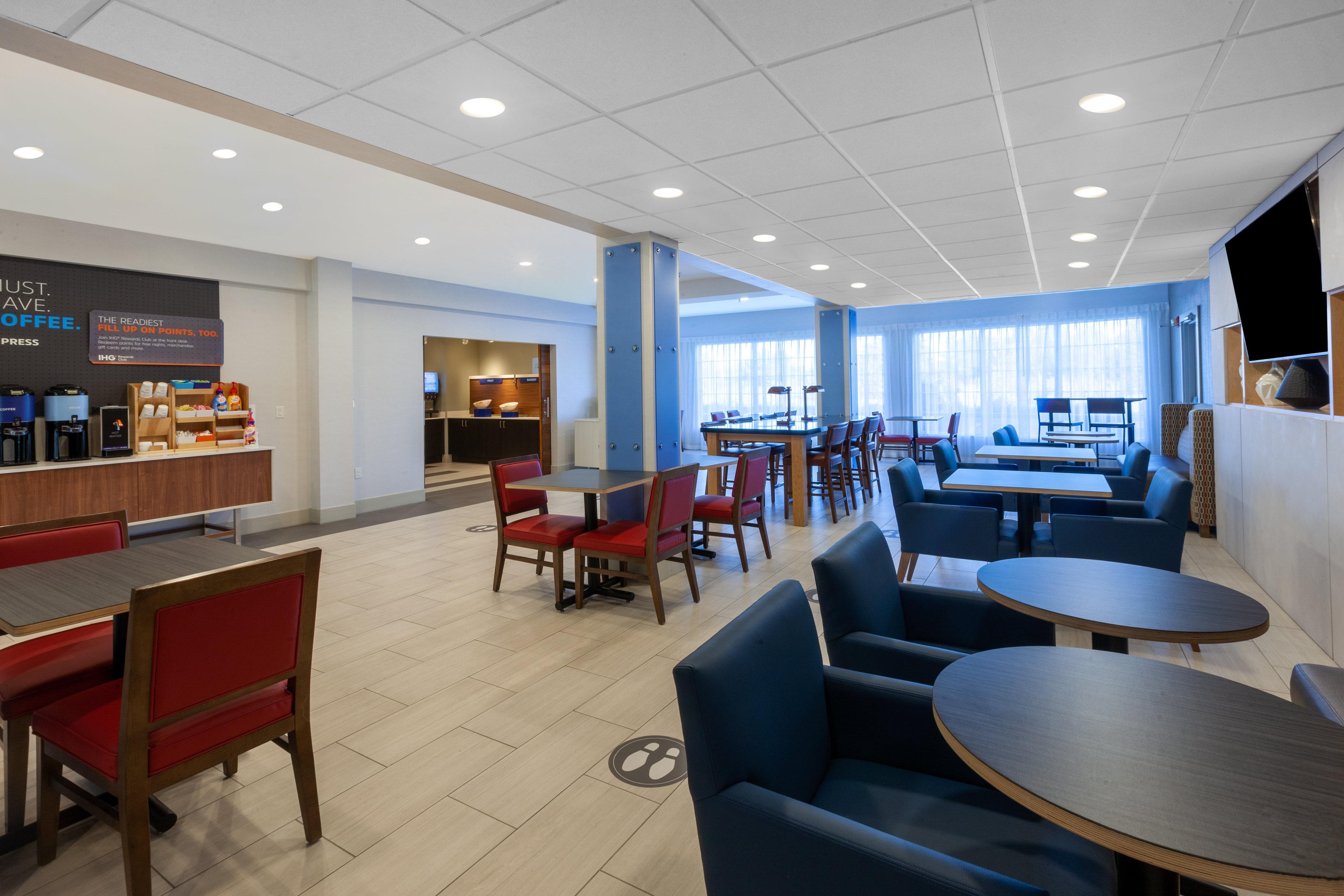 Holiday Inn Express Hotel & Suites Woodhaven By Ihg Exterior photo