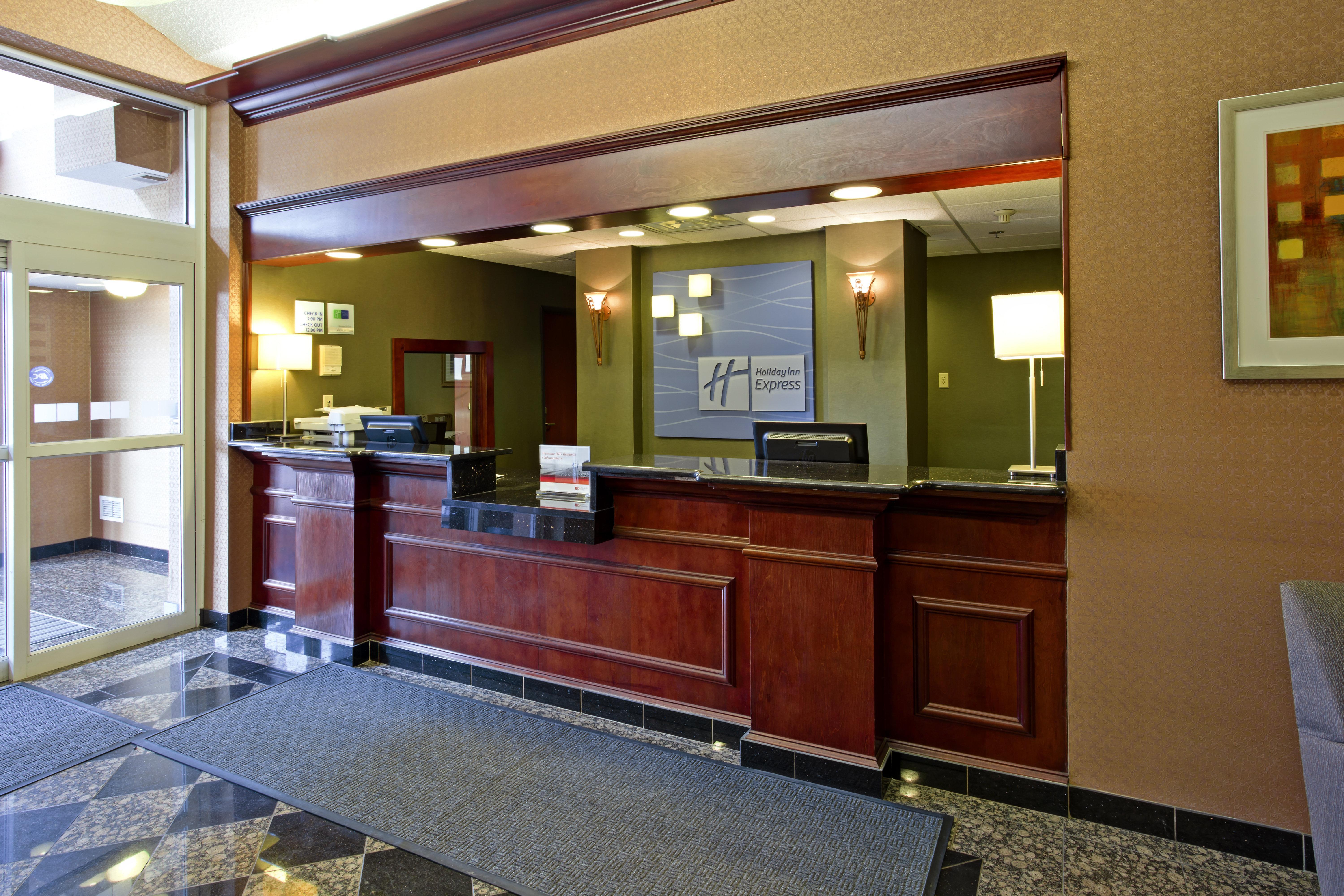 Holiday Inn Express Hotel & Suites Woodhaven By Ihg Exterior photo
