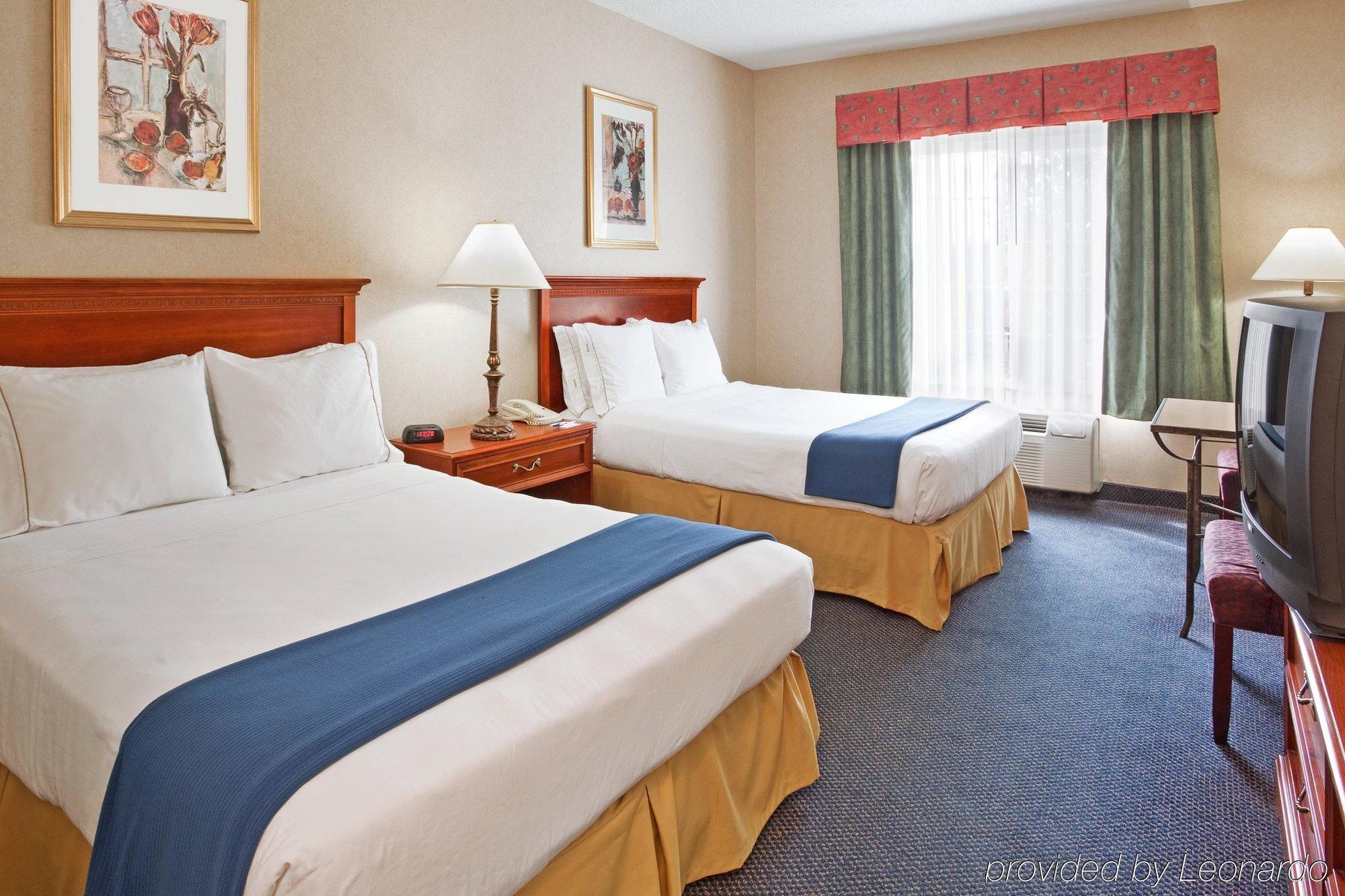 Holiday Inn Express Hotel & Suites Woodhaven By Ihg Exterior photo